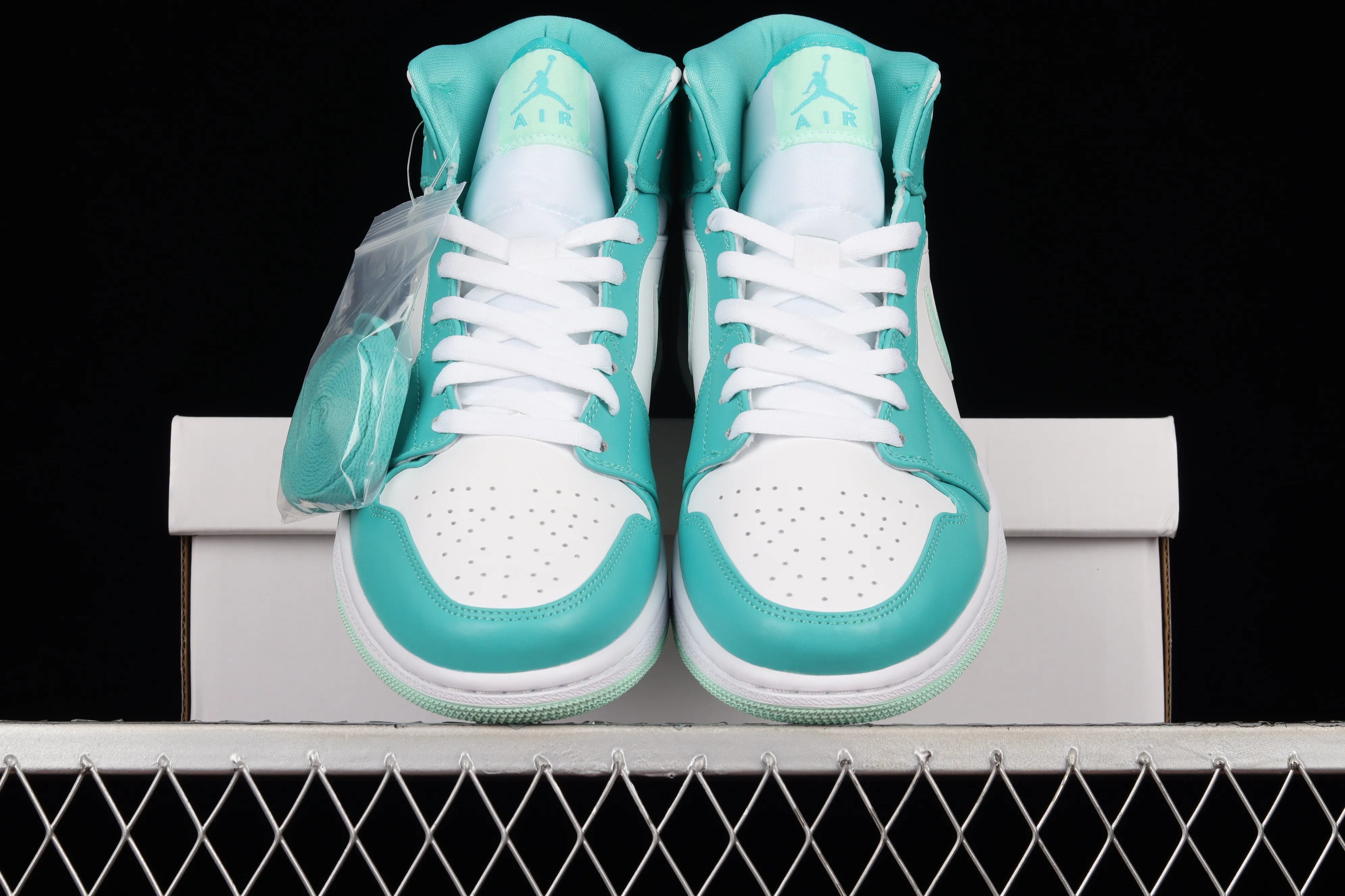 All categories Air Jordan Jordan series basketball shoes Air Jordan 1 Mid Air Jordan 1 Mid SE "Marine Green" AJ1 Joe 1 white cyan Zhongbang basketball shoes DV2229-300